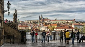 Capital da República Tcheca é um convite para viajar no tempo