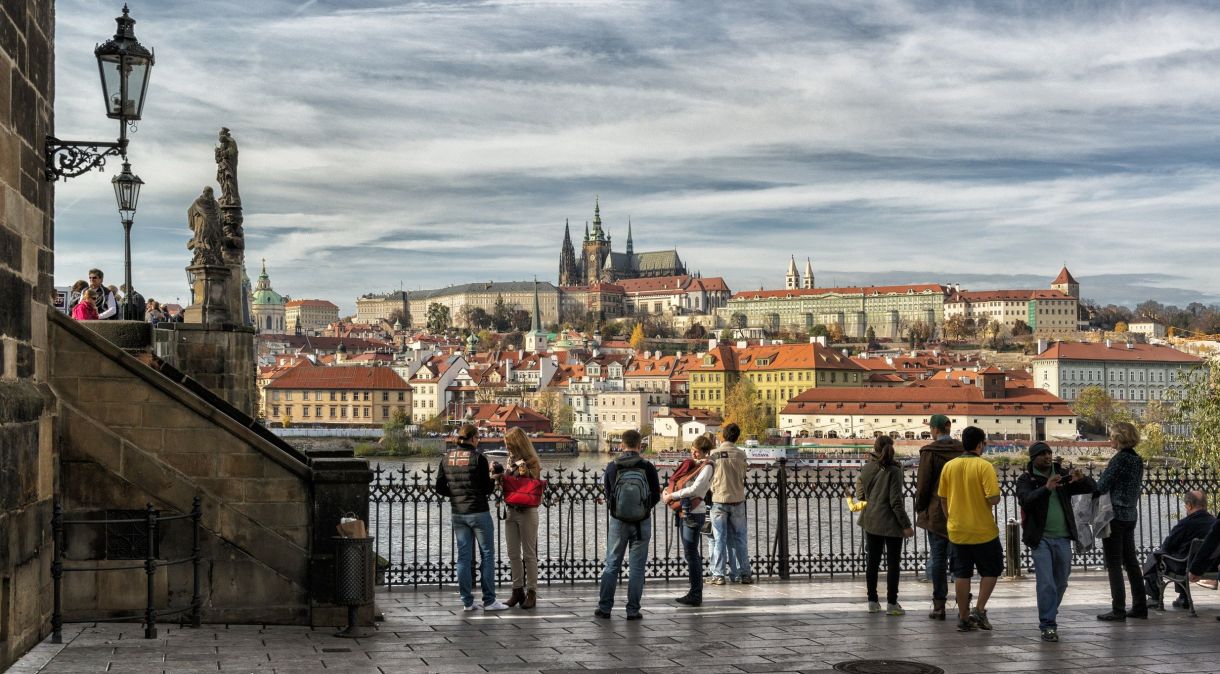 Castelo de Praga é atração imperdível na cidade