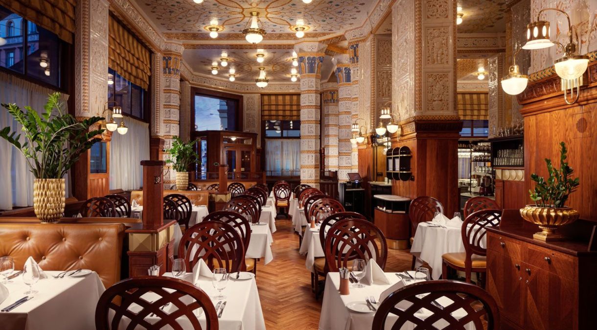 Café Imperial com seu estilo interior em Art Decó