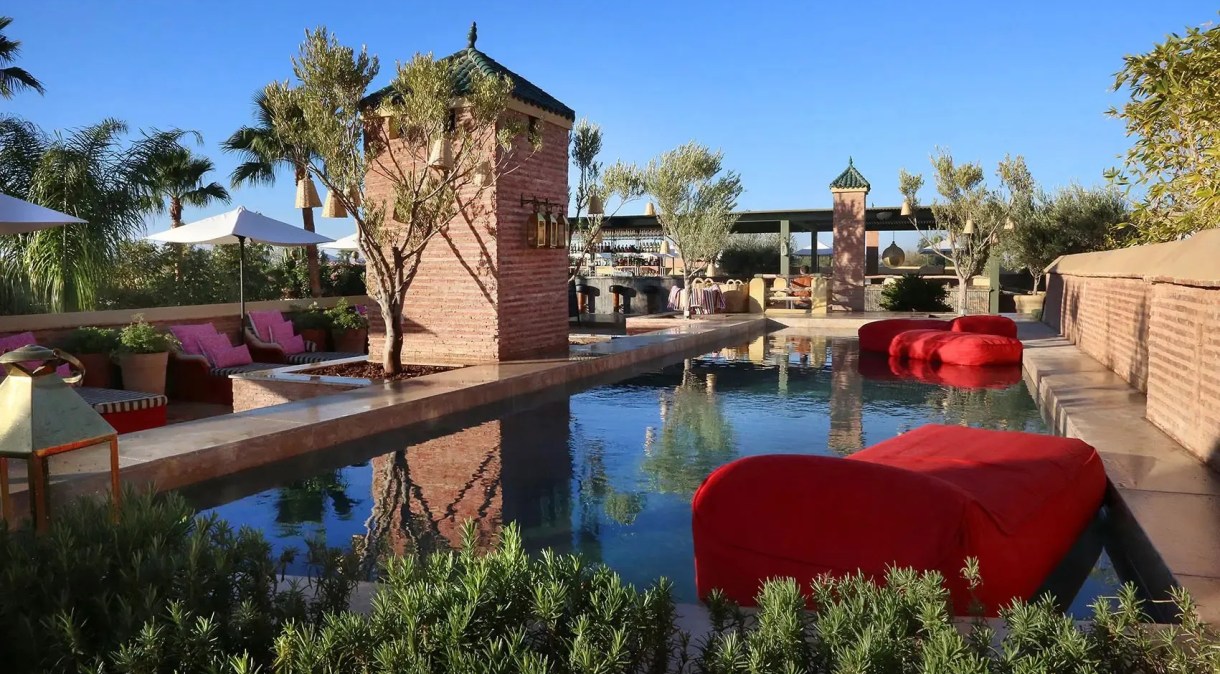 Área da piscina e lounge do El Fenn, em Marrakesh