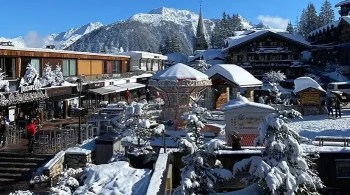 ertencente ao Les 3 Valléss, maior área esquiável do mundo com 600 km, Courchevel é elegante e charmosa