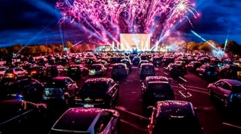 Neste período de distanciamento social, o cinema drive-in vira opção de entretenimento em São Paulo.