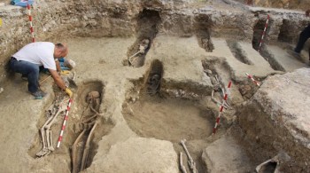 Escavações começaram em 2010; necrópole se estende por mais de cinco acres