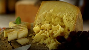 No CNN Viagem & Gastronomia, Daniela Filomeno vai conhecer e degustar os mais saborosos queijos da região. Spoiler: é de dar água na boca!