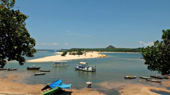 Com suas comunidades ribeirinhas acolhedoras, comidas cheias de temperos e sabores únicos, e praias de areia branquinha ao longo do Rio Tapajós, destino é considerado um dos mais belos do Brasil