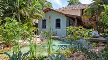 UXUA Casa Hotel & Spa, no centro do vilarejo baiano, lidera o ranking baseado na escolha dos leitores da Condé Nast Traveler