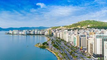 Capital de Santa Catarina, Florianópolis está entre as cidades mais visitadas no sul do país. Fácil entender o motivo: uma beleza estonteante com opções de passeios para todos os gostos e idades 