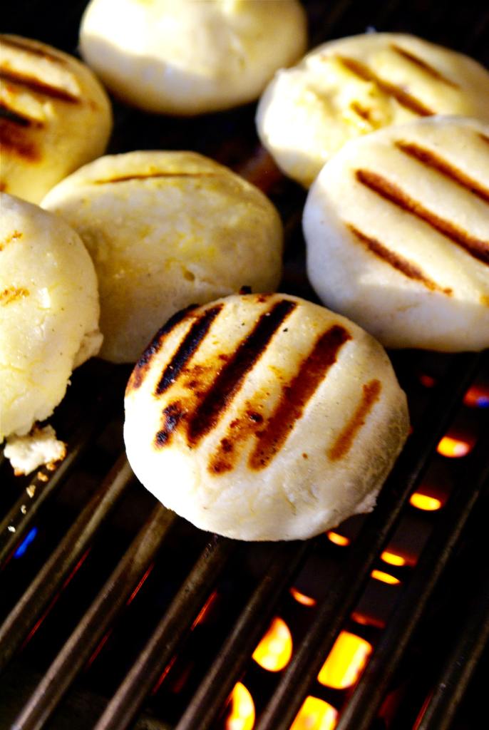 Colômbia ou Venezuela? Os dois países disputam o título de "quem faz a melhor arepa"