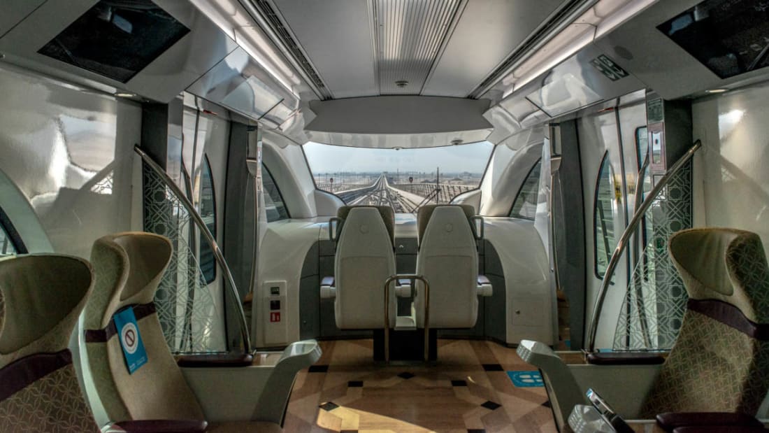 O sistema de metrô de Doha sem motoristas, visto aqui de uma cabine da classe Gold, é uma das redes de transporte ferroviário mais avançadas do mundo