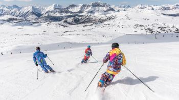 Praticar esportes na neve requer alguns preparos, desde saber quais os itens essenciais para levar na mala até os termos que facilitarão a sua vida nas montanhas