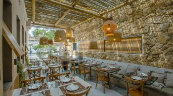 Com decoração clean, terraço aconchegante e cardápio bem executado, restaurante Dhomus promete ser endereço certeiro para os dias quentes em São Paulo 