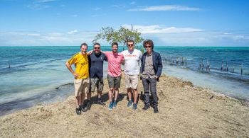 Grupo arrecadou mais de US$ 250 mil através de financiamento coletivo e comprou ilha desabitada de Coffee Caye, na costa de Belize, no Caribe