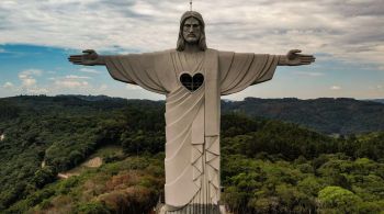 O Cristo Protetor fica na cidade de Encantado, possui 43,5 metros de altura e já é considerado o maior do mundo