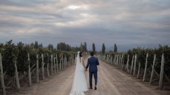 No mês das noivas, conheça histórias de quem optou por casar longe de casa e todas as dicas para organizar um destination wedding em 2022