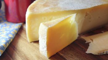 O queijo mineiro deixou para trás os tradicionais Grana Padano, Gorgonzola Piccante e Pecorino Sardo na lista divulgada pelo site americano "Taste Atlas"
