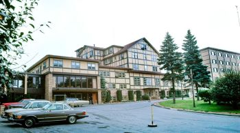 Grossinger's Catskill Resort Hotel havia fechado as portas ainda nos anos 1980 e foi um dos locais mais frequentados pela comunidade judia no estado de Nova York