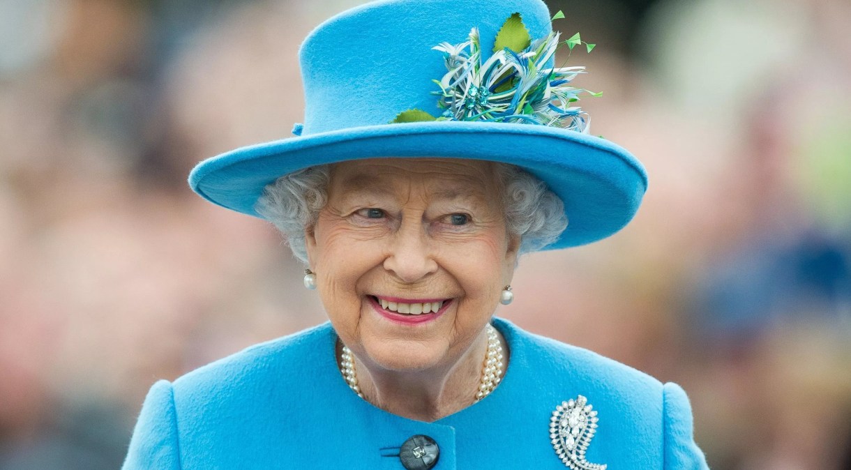 Rainha Elizabeth II gostava de dry martini, vinho e champanhe - todos os dias