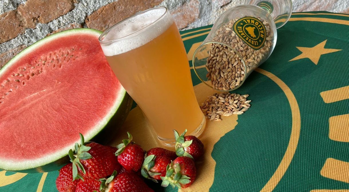 Cervejaria Nacional e sua cerveja Boto Cor de Rosa com melancia e morango