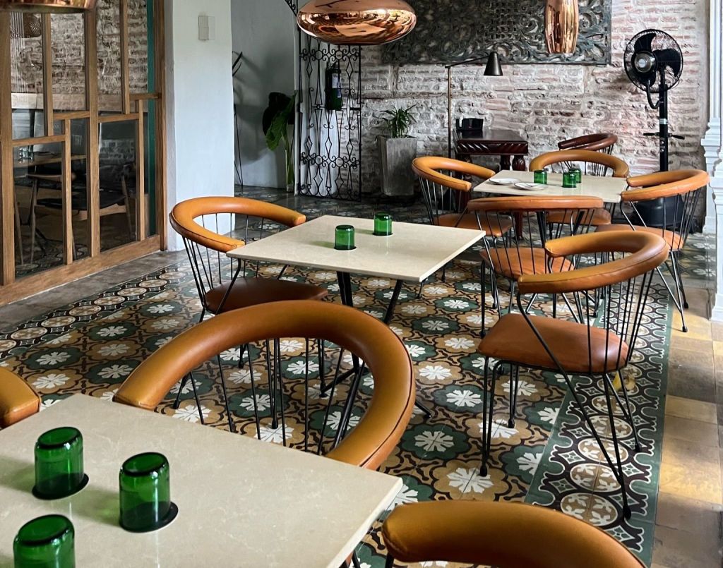 Um dos três ambientes do Carmen, restaurante contemporâneo de Cartagena das Índias, na Colômbia