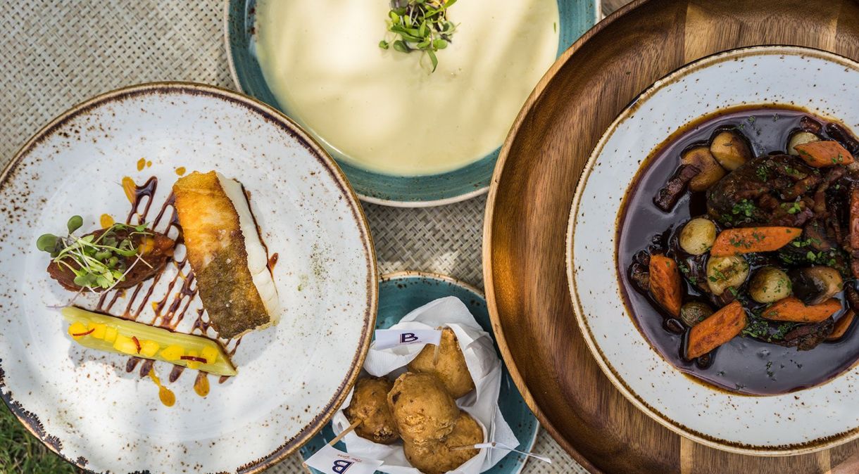 Festival Cayman Cookout tem foco em menus requintados e drinques de experts