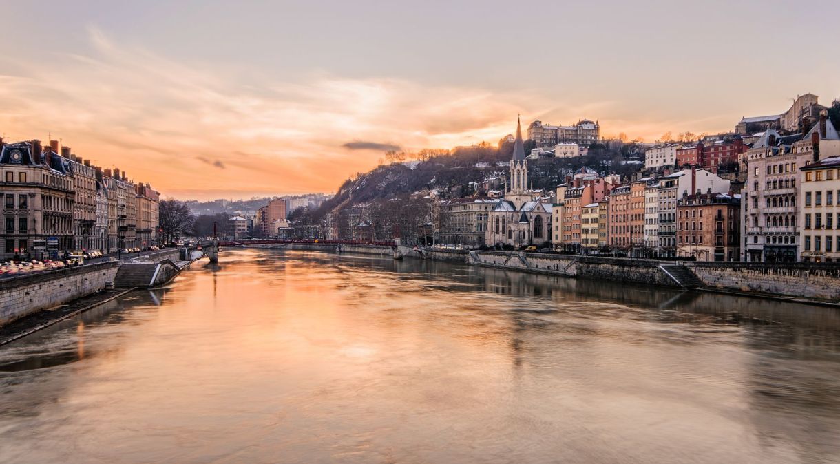 A sudeste de Paris, Lyon é a terceira maior cidade da França