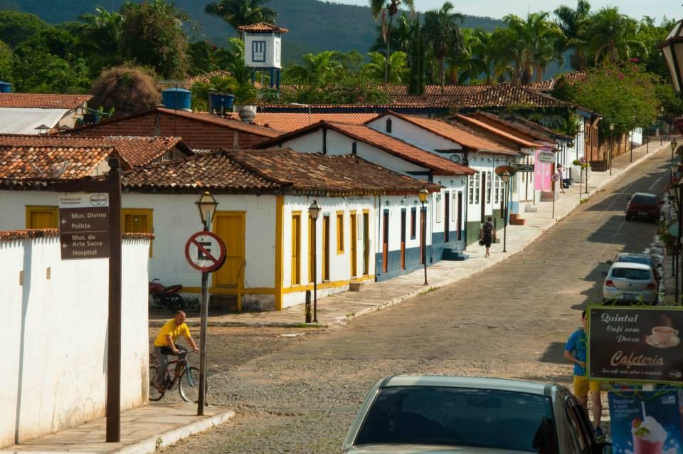 Pirenópolis é conhecida por suas cachoeiras, arquitetura colonial portuguesa e a Festa do Divino Espírito Santo que acontece 45 dias após a Páscoa.