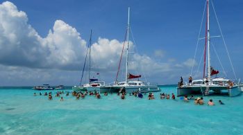 Pequeno país caribenho tem "cidade" de arraias e uma das melhores praias do mundo; destino é ideal tanto para mergulhadores quanto para turistas ávidos por cenários deslumbrantes