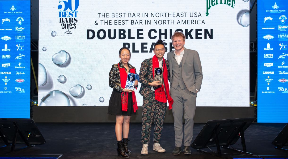 Faye Chen e GN Chan, do Double Chicken Please, recebem prêmio de Melhor Bar da América do Norte da premiação North America's 50 Best Bars