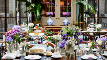 Quem estiver em Londres e quiser um chá da tarde digno de rainha já tem endereço certo: o Hotel The Lanesborough traz edição limitada do seu famoso chá criado em inspirado na série "Rainha Charlotte"