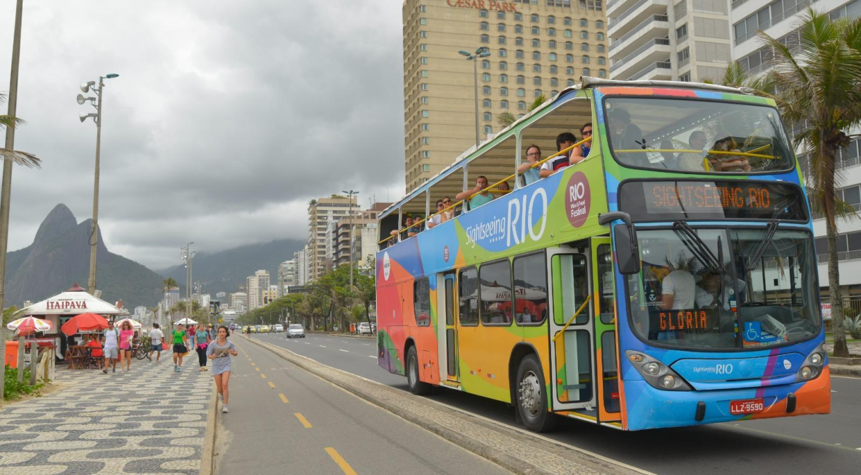 Wine Bus tem degustação a bordo e sai por Leblon, Ipanema e Copacabana no dia 27 de maio