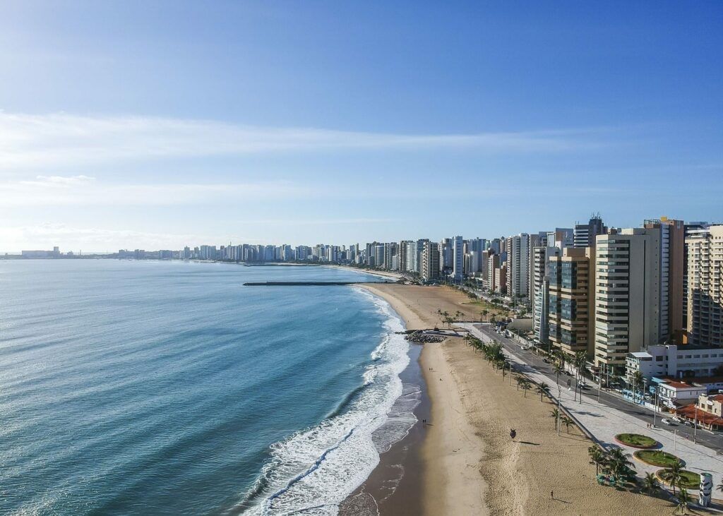 Vista de praia de Fortaleza, no Ceará