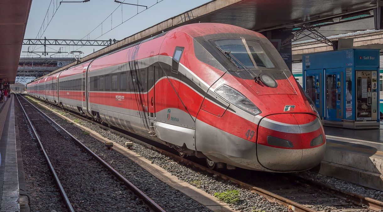 Trem Frecciarossa 1000 na estação Rome Termini, em Roma, que fará o trajeto direto entre a capital italiana e Pompeia