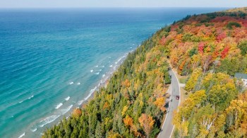 CNN selecionou caminhos e estradas americanas com vistas das mais belas paisagens para que você possa se sentar atrás do volante e sentir a vibe do outono no hemisfério norte