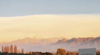 Conheça o projeto vinícola que une o terroir argentino às técnicas centenárias francesas, criando um "Grand Cru dos Andes" de renome mundial