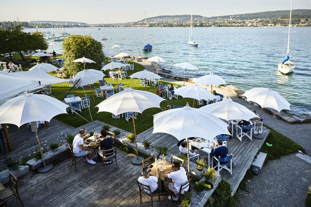 Restaurante Fischer's Fritz, à beira do lago de Zurique