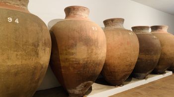 Técnica de vinificação em ânforas dos tempos dos romanos renasce no sul de Portugal e honra tradição do vinho na região, mas produto ainda é de nicho