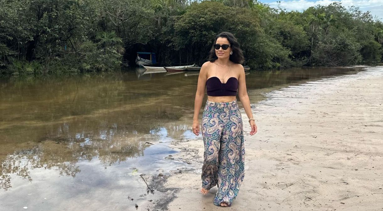 Daniela Filomeno em Alter do Chão; destino une praias de rio e natureza exuberante em comunidades locais