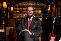 Onde os bartenders bebem? Michele Ridolfi, do Rosewood, indica seus bares favoritos no mundo