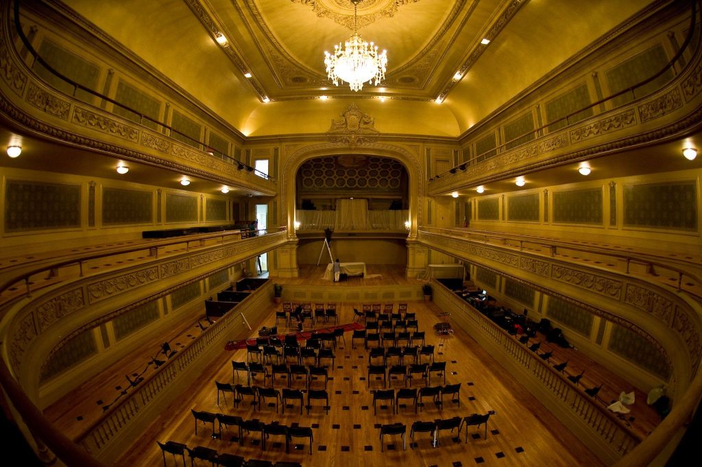 Salão principal da Escola de Música da UFRJ, no centro do Rio