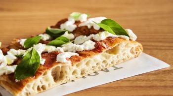 Nova casa tem pizza vendida a peso com receita clássica italiana 