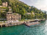 Maior piscina flutuante de borda infinita do mundo fica no Lago di Como, na Itália