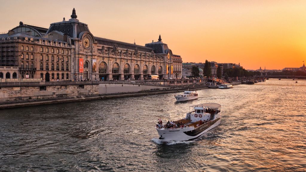 Fachada do Museu de Orsay, na margem esquerda do rio Sena, em Paris