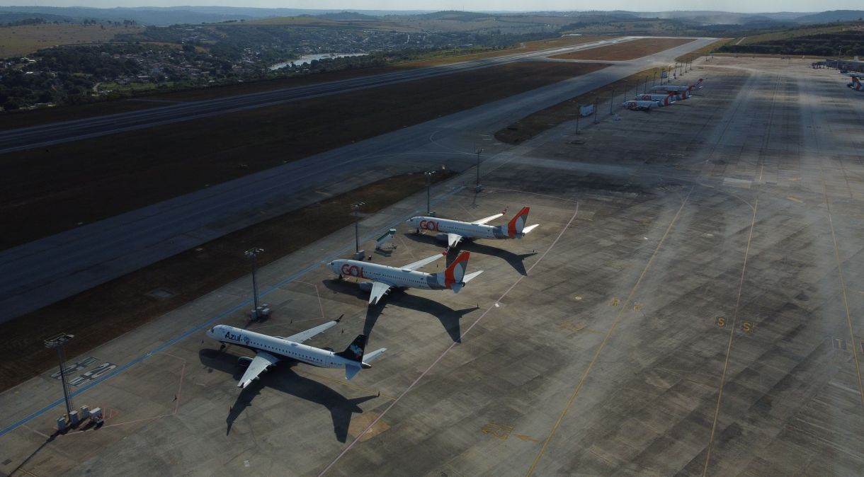 Aviões no pátio do aeroporto de Belo Horizonte; país terá milhares voos extras durante o verão 2024