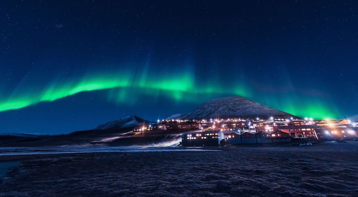 Em Svalbard, na Noruega, é possível vivenciar a "noite polar" de meados de novembro até o final de janeiro