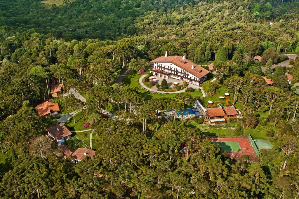 Imagem aérea do Hotel Toriba em Campos do Jordão