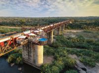 Conheça o hotel de luxo construído em um trem desativado na África do Sul