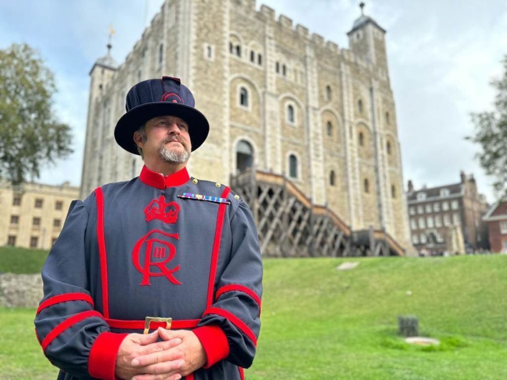 Chris Skaife é mestre dos corvos na Torre de Londres há cerca de 17 anos.