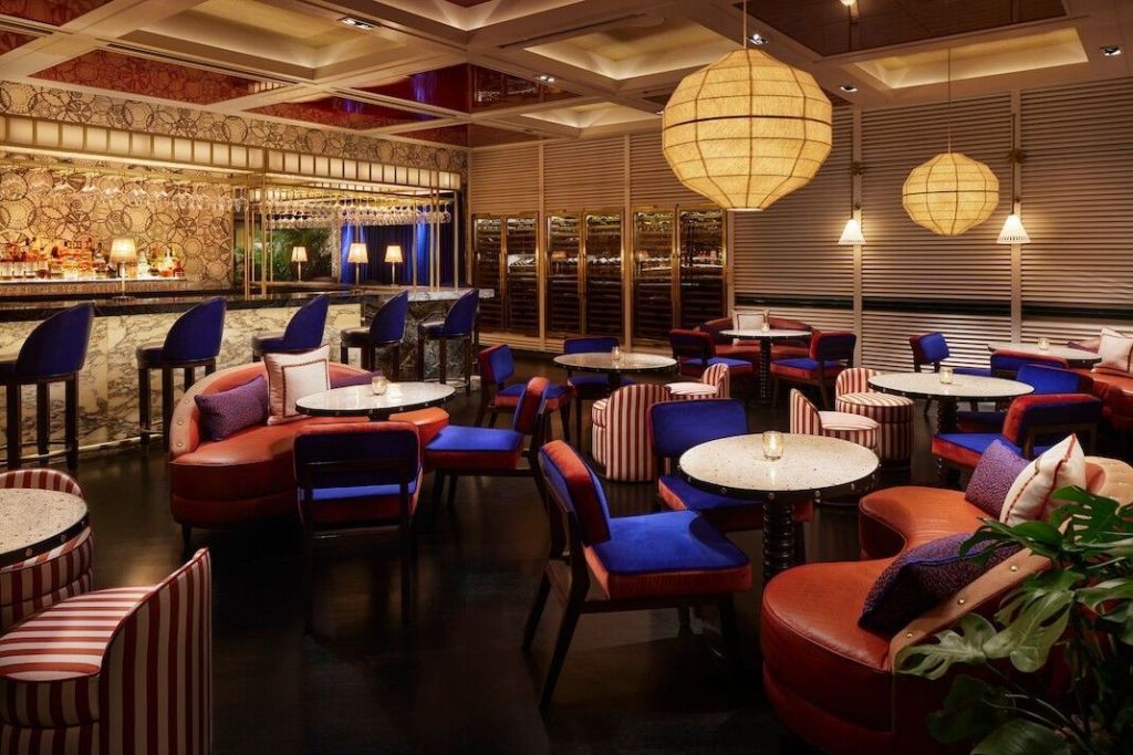 Ambiente interno do Mirabella Miami, restaurante dentro do hotel Fontainebleau, em Miami Beach