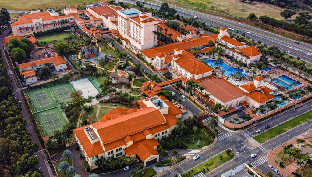 Imagem aérea do Royal Palm Plaza Resort em Campinas