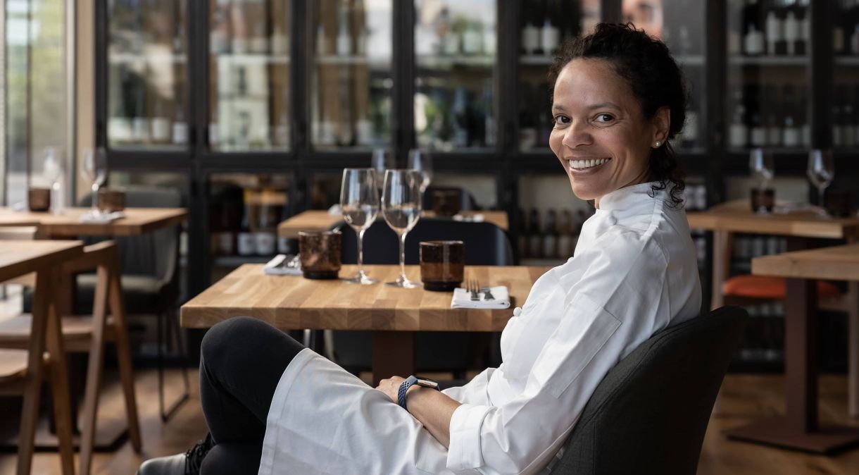 Conheça a chef Alessandra Montagne que comandará um restaurante no Museu do Louvre